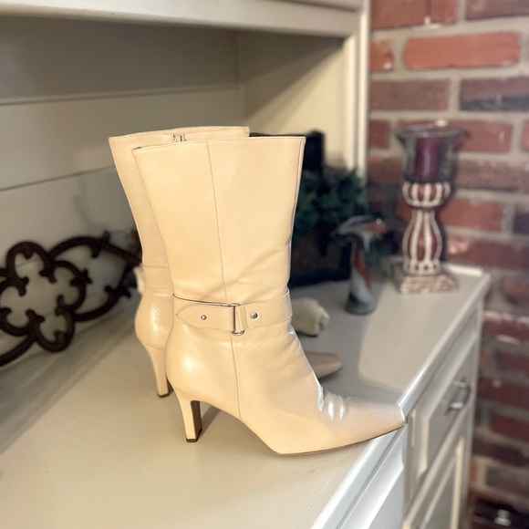 Gianni Bini Cream Leather Heeled Fashion Boots Buckle Strap Size 9.5 Side Zip - Picture 3 of 10